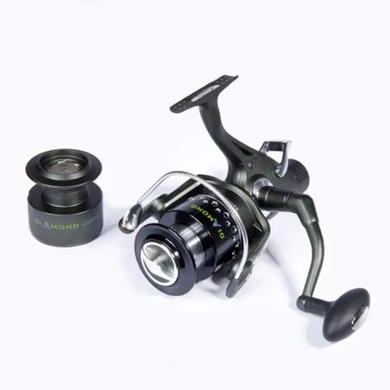 Котушка безінерц. з бетрайнером Salmo DIAMOND CARP 5 (356g/ 5,2:1/ 4+1) 30BR